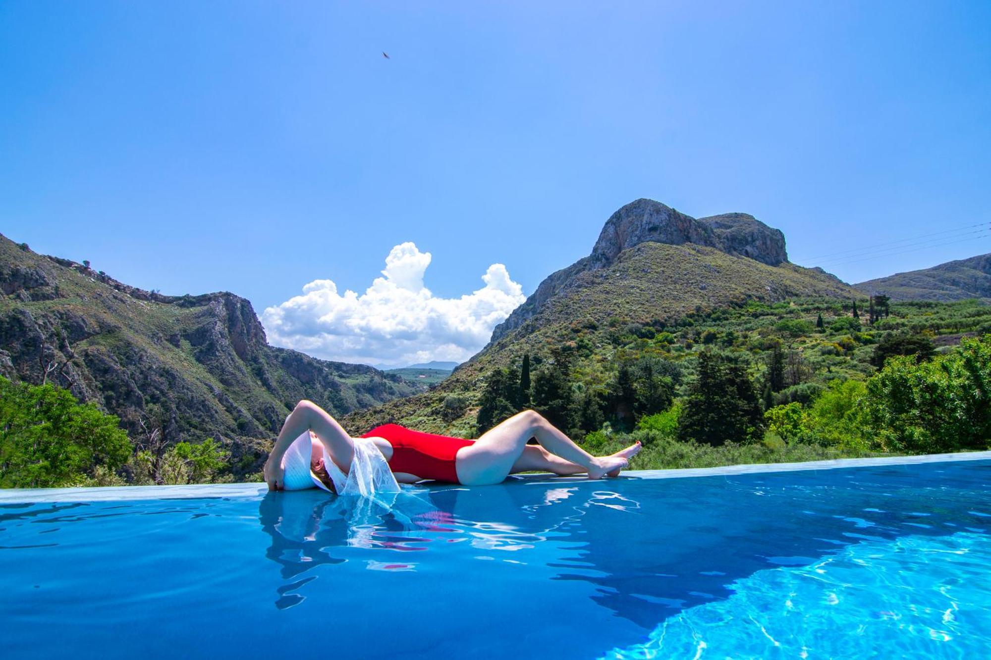 Heated Private Ozone Salt Pool, Jacuzzi, Cinema Inside & Outside, Ping Pong, Billiard, Ps5, Playground, Giant Chess, Giant Monopoly, Table Football, 3X Surround Sound - Villa Rokka Luxe Кісамос Екстер'єр фото