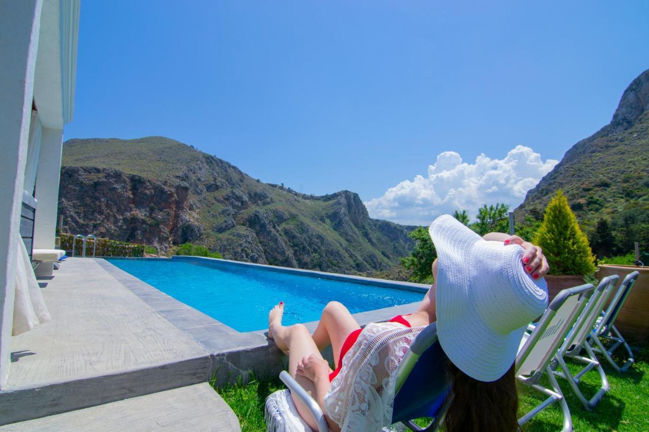 Heated Private Ozone Salt Pool, Jacuzzi, Cinema Inside & Outside, Ping Pong, Billiard, Ps5, Playground, Giant Chess, Giant Monopoly, Table Football, 3X Surround Sound - Villa Rokka Luxe Кісамос Екстер'єр фото