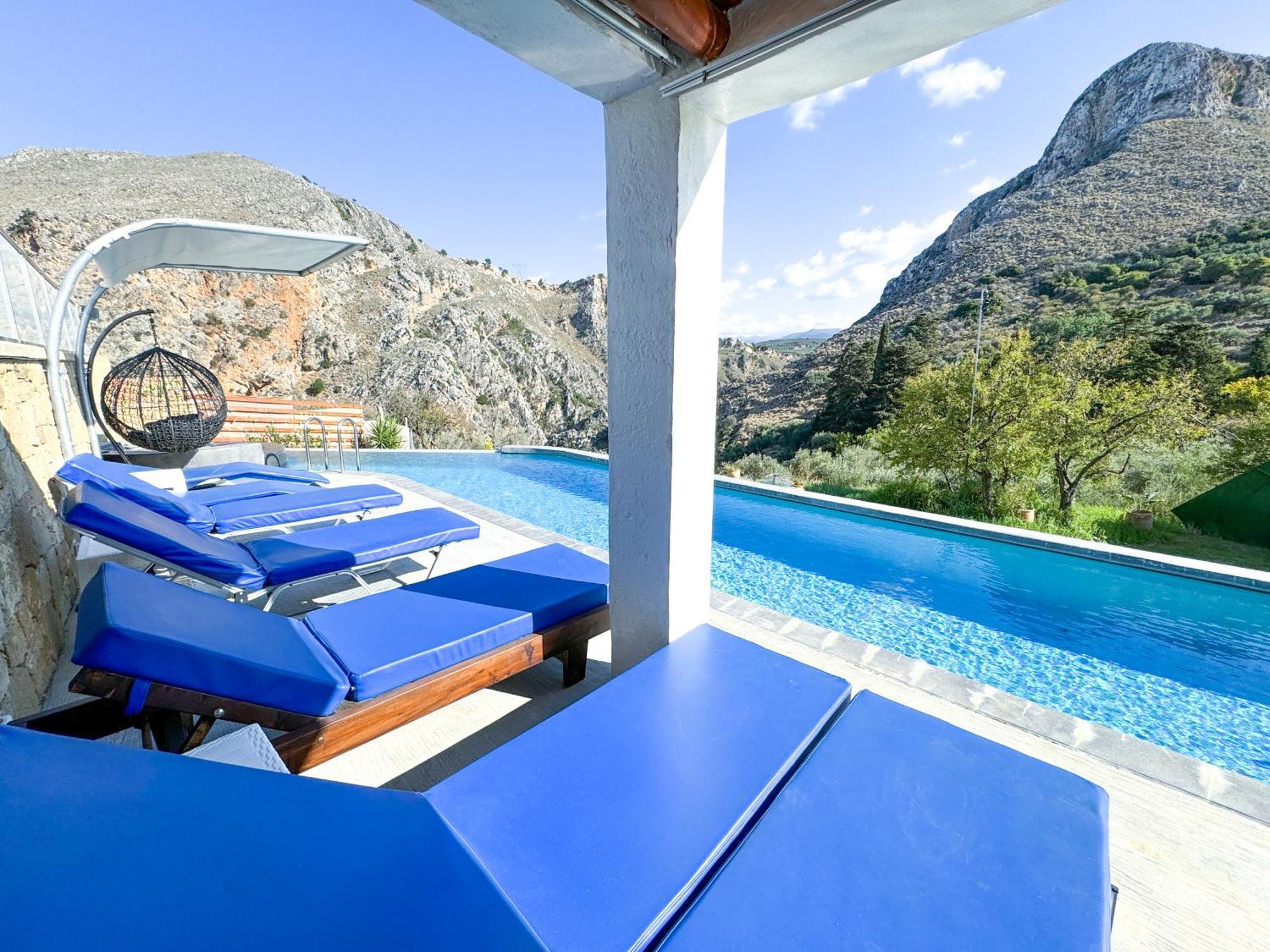 Heated Private Ozone Salt Pool, Jacuzzi, Cinema Inside & Outside, Ping Pong, Billiard, Ps5, Playground, Giant Chess, Giant Monopoly, Table Football, 3X Surround Sound - Villa Rokka Luxe Кісамос Екстер'єр фото