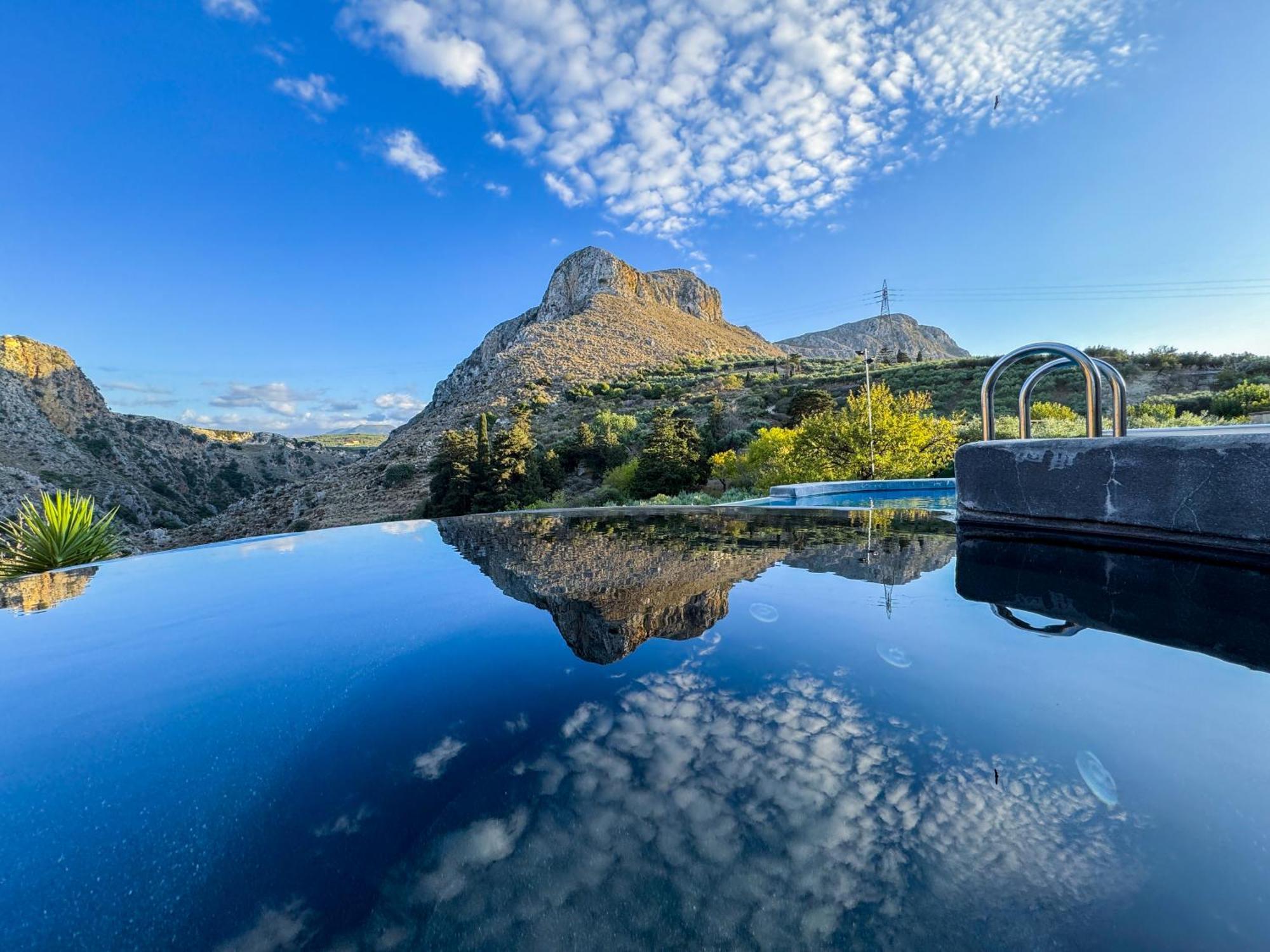 Heated Private Ozone Salt Pool, Jacuzzi, Cinema Inside & Outside, Ping Pong, Billiard, Ps5, Playground, Giant Chess, Giant Monopoly, Table Football, 3X Surround Sound - Villa Rokka Luxe Кісамос Екстер'єр фото