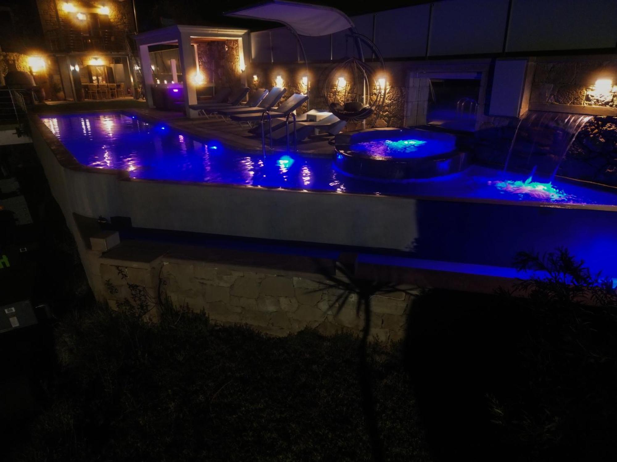 Heated Private Ozone Salt Pool, Jacuzzi, Cinema Inside & Outside, Ping Pong, Billiard, Ps5, Playground, Giant Chess, Giant Monopoly, Table Football, 3X Surround Sound - Villa Rokka Luxe Кісамос Екстер'єр фото