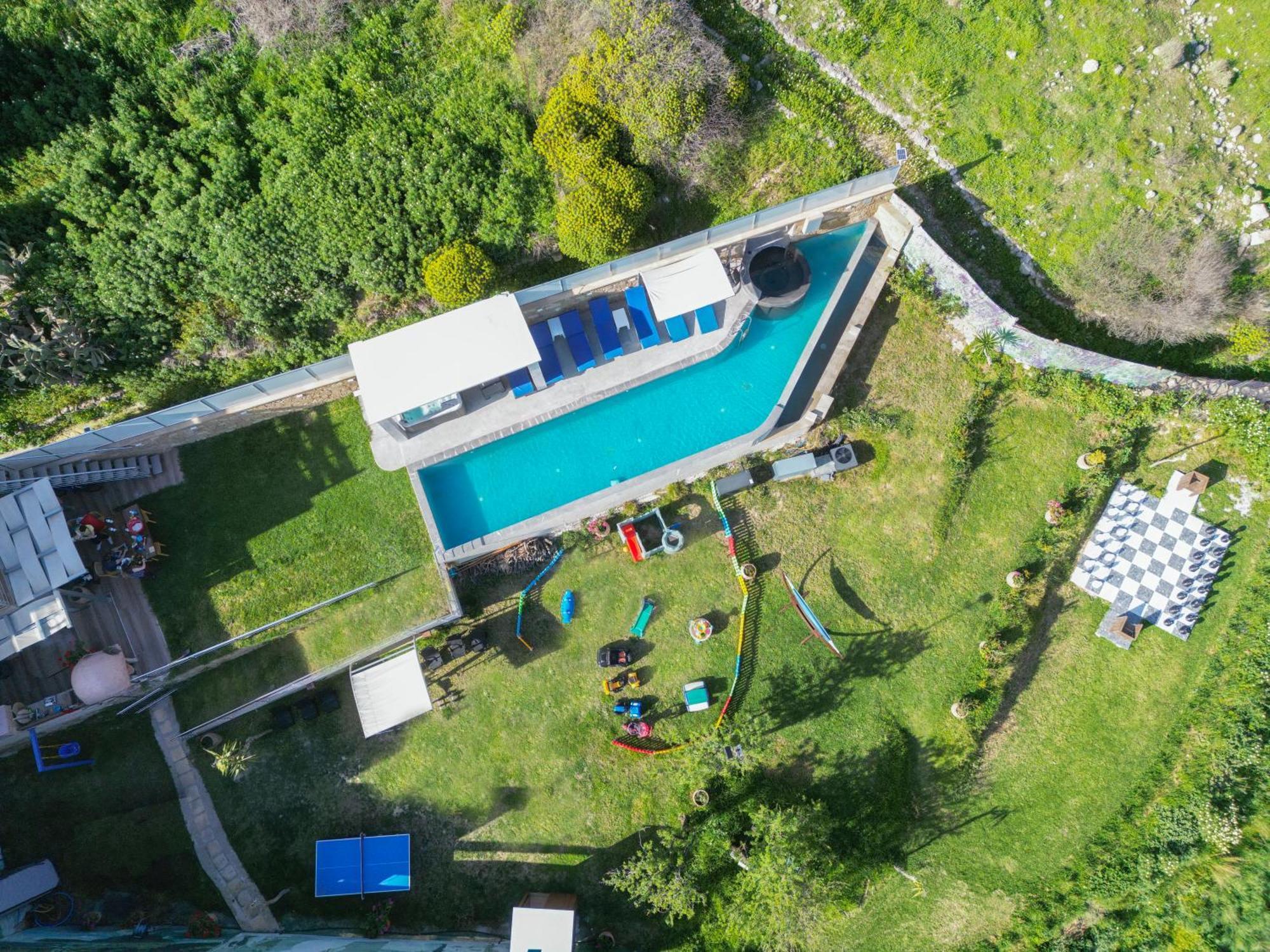 Heated Private Ozone Salt Pool, Jacuzzi, Cinema Inside & Outside, Ping Pong, Billiard, Ps5, Playground, Giant Chess, Giant Monopoly, Table Football, 3X Surround Sound - Villa Rokka Luxe Кісамос Екстер'єр фото