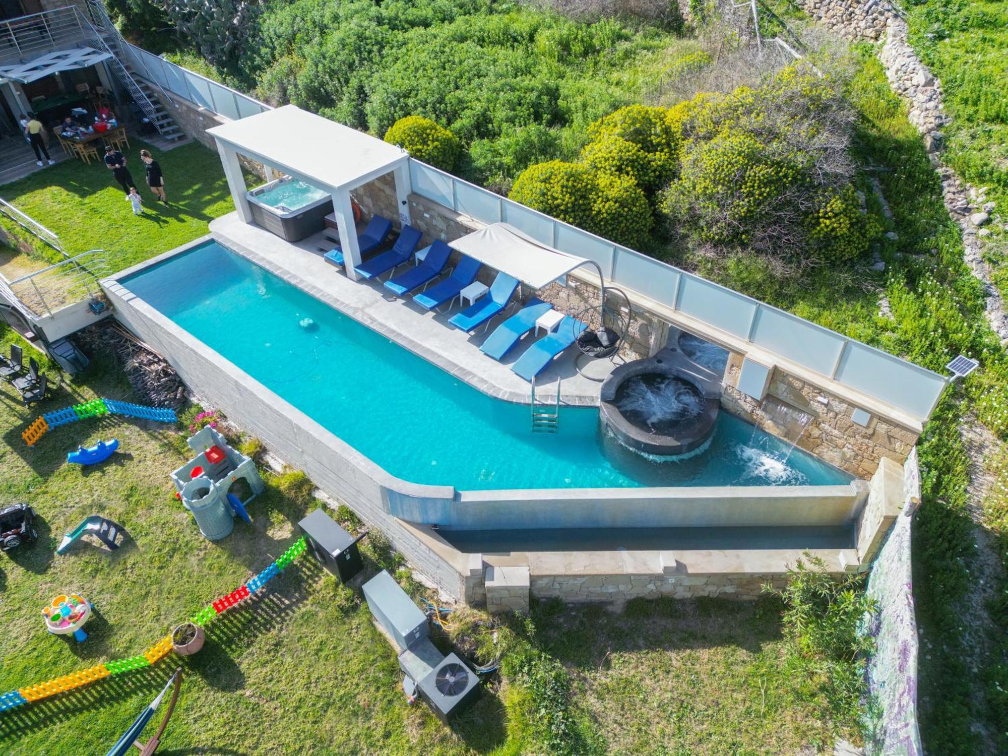 Heated Private Ozone Salt Pool, Jacuzzi, Cinema Inside & Outside, Ping Pong, Billiard, Ps5, Playground, Giant Chess, Giant Monopoly, Table Football, 3X Surround Sound - Villa Rokka Luxe Кісамос Екстер'єр фото