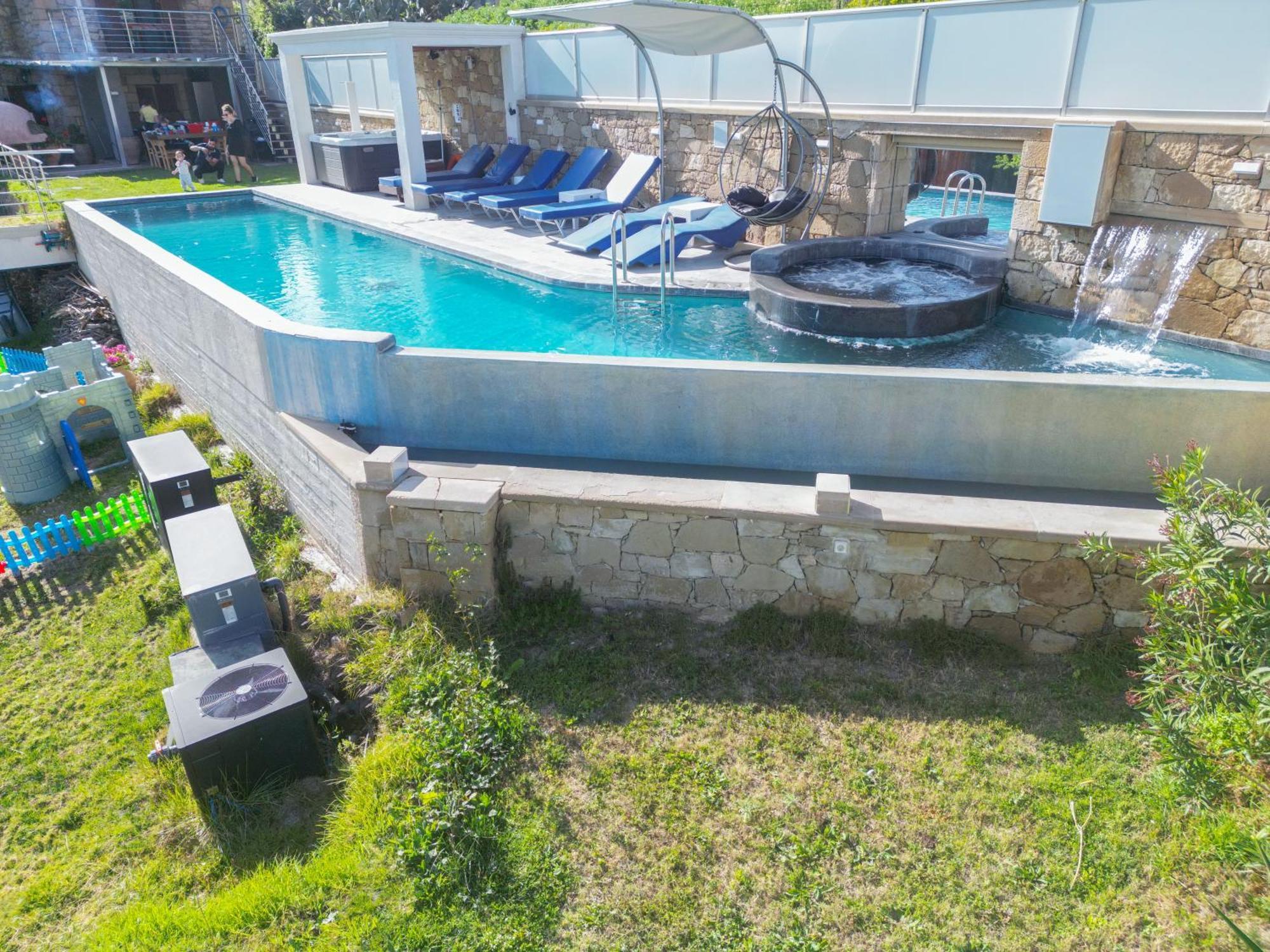Heated Private Ozone Salt Pool, Jacuzzi, Cinema Inside & Outside, Ping Pong, Billiard, Ps5, Playground, Giant Chess, Giant Monopoly, Table Football, 3X Surround Sound - Villa Rokka Luxe Кісамос Екстер'єр фото