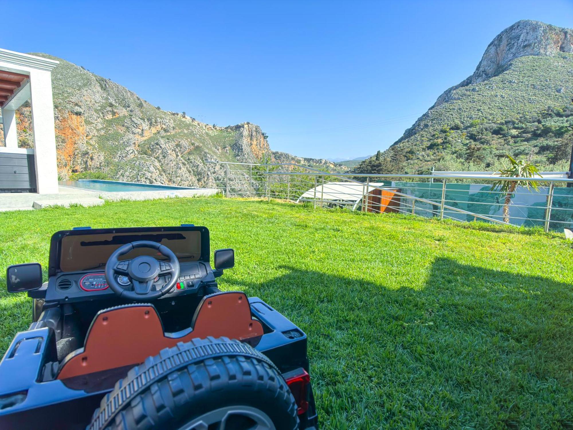 Heated Private Ozone Salt Pool, Jacuzzi, Cinema Inside & Outside, Ping Pong, Billiard, Ps5, Playground, Giant Chess, Giant Monopoly, Table Football, 3X Surround Sound - Villa Rokka Luxe Кісамос Екстер'єр фото