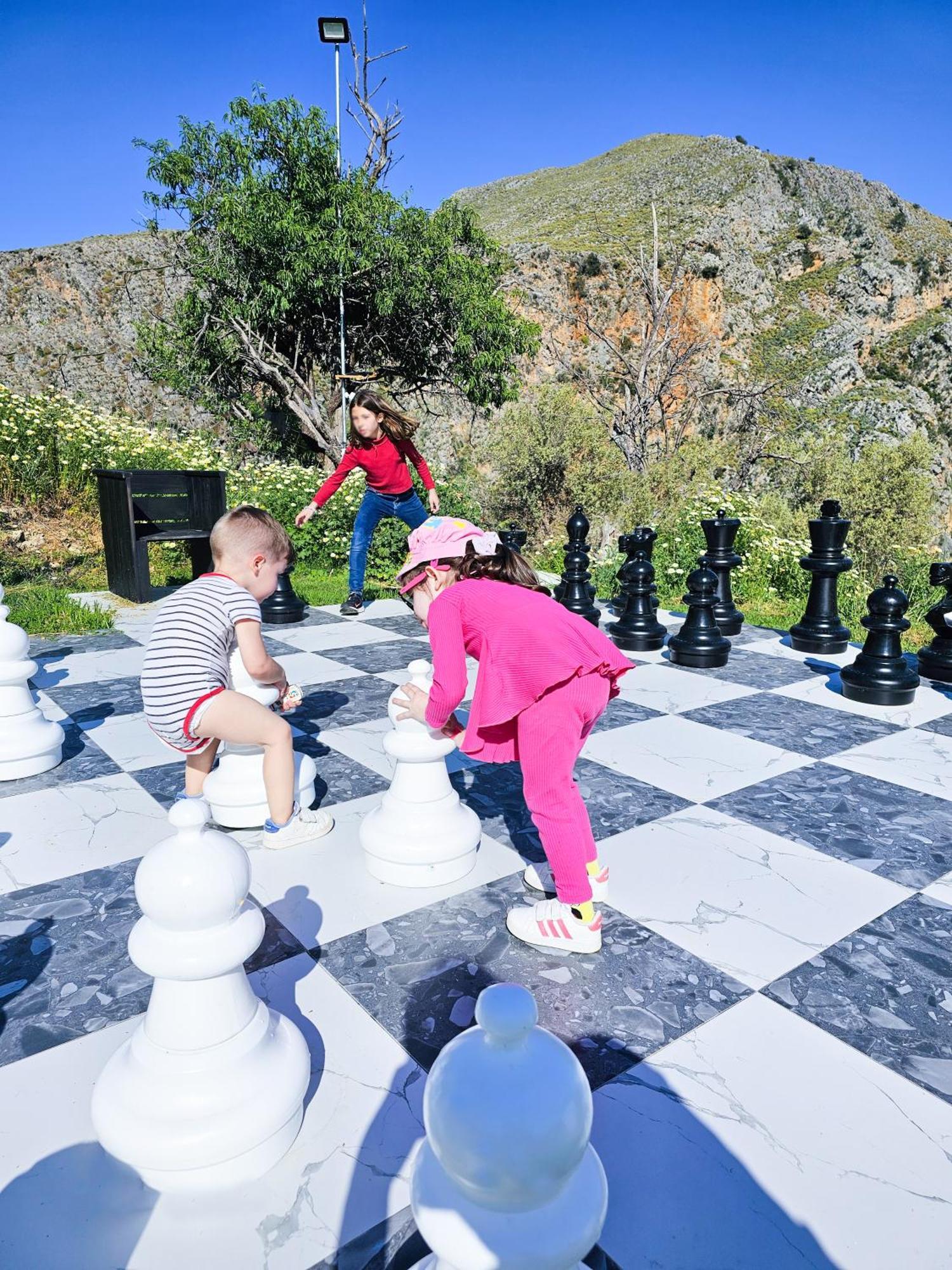 Heated Private Ozone Salt Pool, Jacuzzi, Cinema Inside & Outside, Ping Pong, Billiard, Ps5, Playground, Giant Chess, Giant Monopoly, Table Football, 3X Surround Sound - Villa Rokka Luxe Кісамос Екстер'єр фото