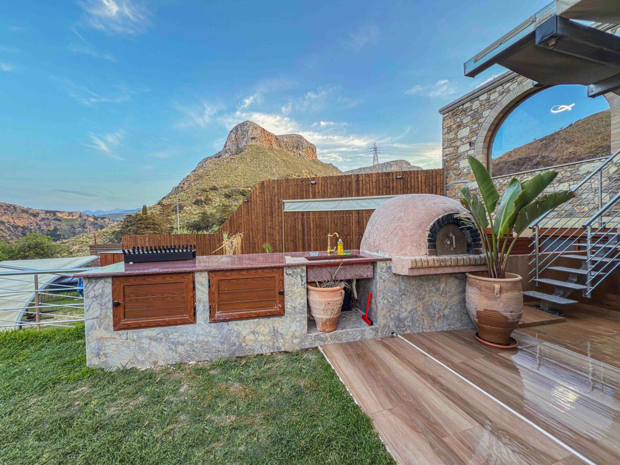 Heated Private Ozone Salt Pool, Jacuzzi, Cinema Inside & Outside, Ping Pong, Billiard, Ps5, Playground, Giant Chess, Giant Monopoly, Table Football, 3X Surround Sound - Villa Rokka Luxe Кісамос Екстер'єр фото