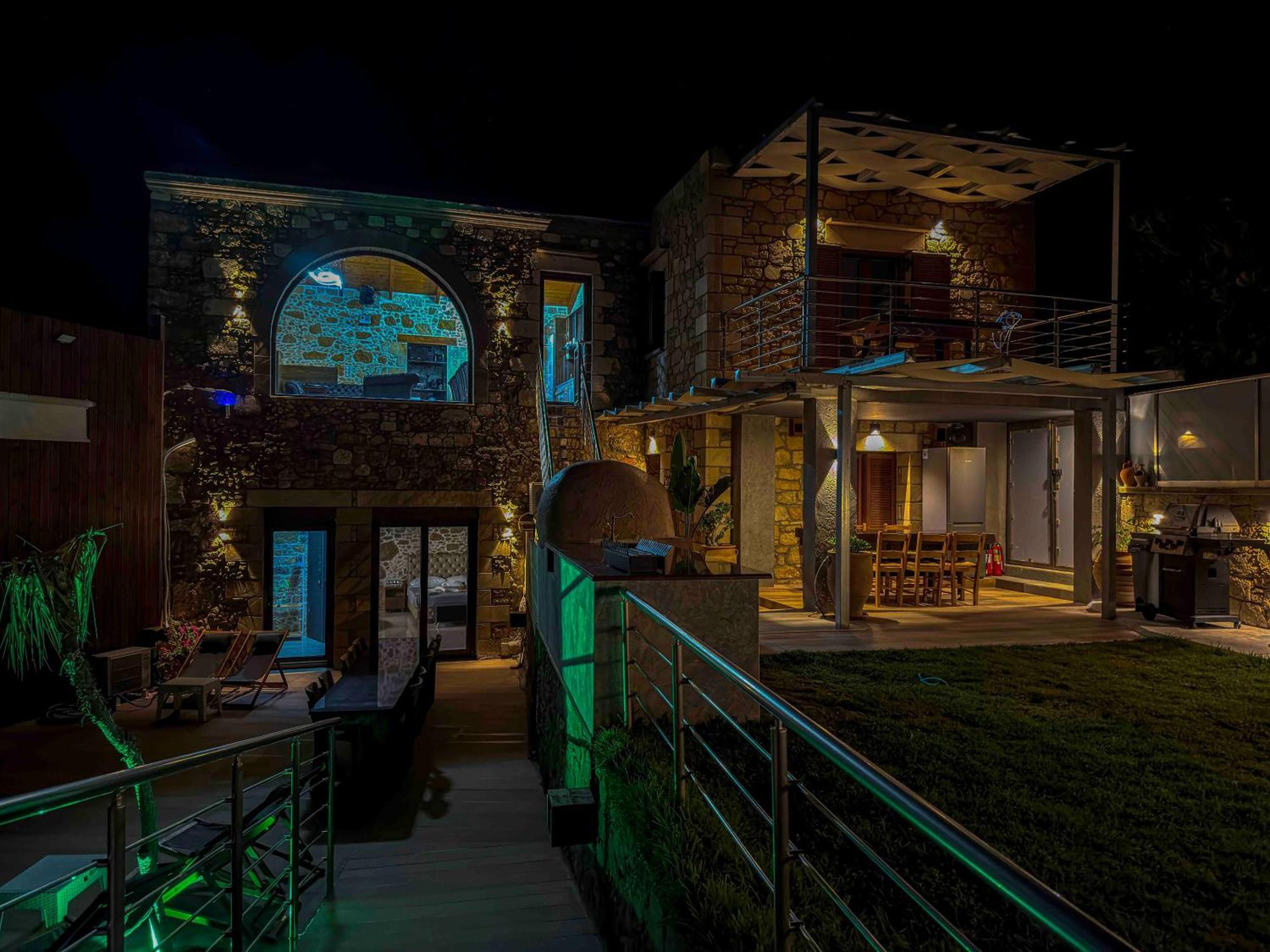 Heated Private Ozone Salt Pool, Jacuzzi, Cinema Inside & Outside, Ping Pong, Billiard, Ps5, Playground, Giant Chess, Giant Monopoly, Table Football, 3X Surround Sound - Villa Rokka Luxe Кісамос Екстер'єр фото