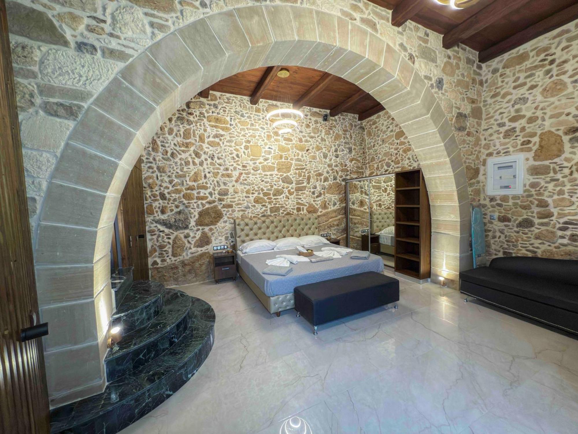 Heated Private Ozone Salt Pool, Jacuzzi, Cinema Inside & Outside, Ping Pong, Billiard, Ps5, Playground, Giant Chess, Giant Monopoly, Table Football, 3X Surround Sound - Villa Rokka Luxe Кісамос Екстер'єр фото