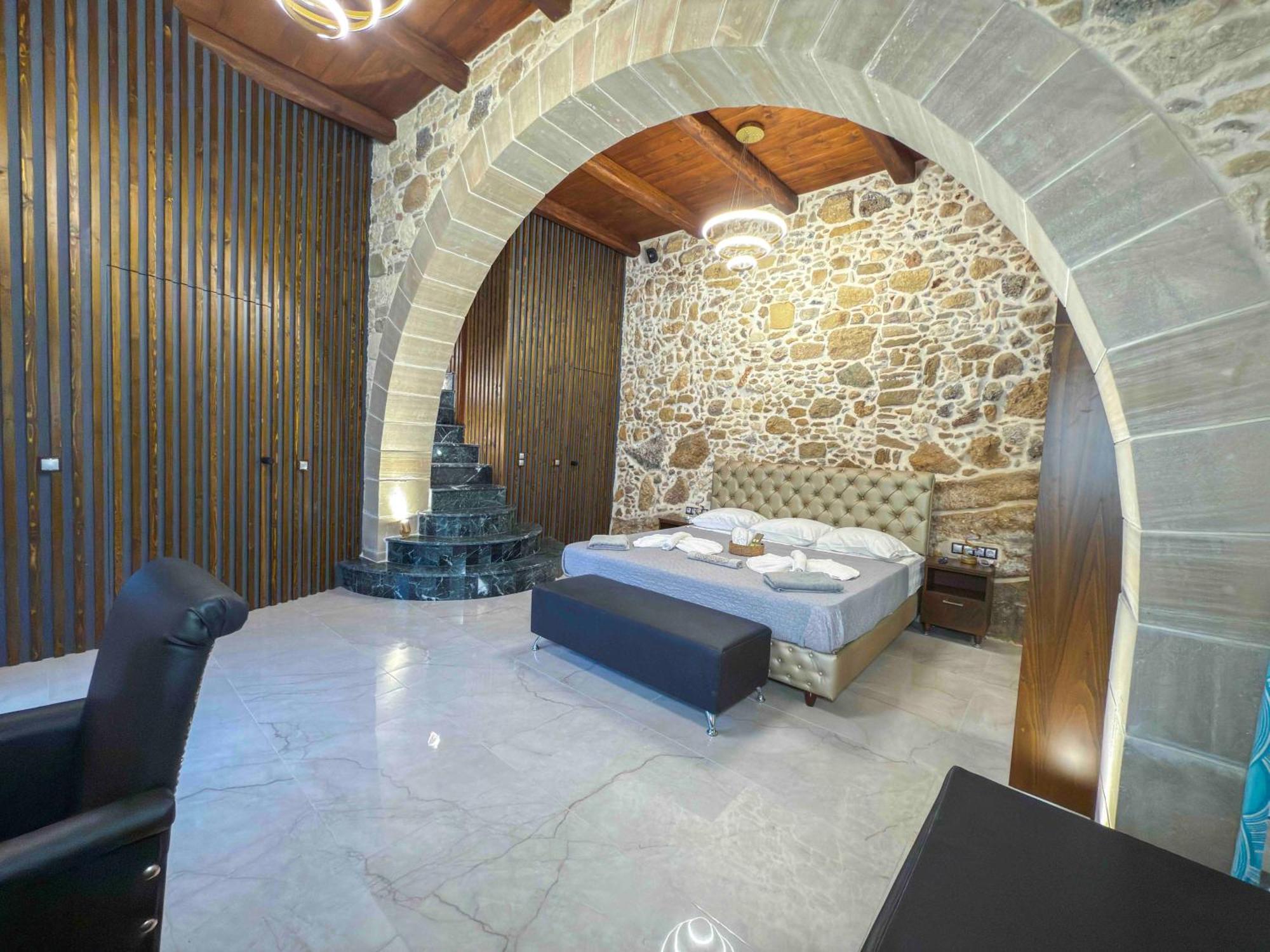 Heated Private Ozone Salt Pool, Jacuzzi, Cinema Inside & Outside, Ping Pong, Billiard, Ps5, Playground, Giant Chess, Giant Monopoly, Table Football, 3X Surround Sound - Villa Rokka Luxe Кісамос Екстер'єр фото